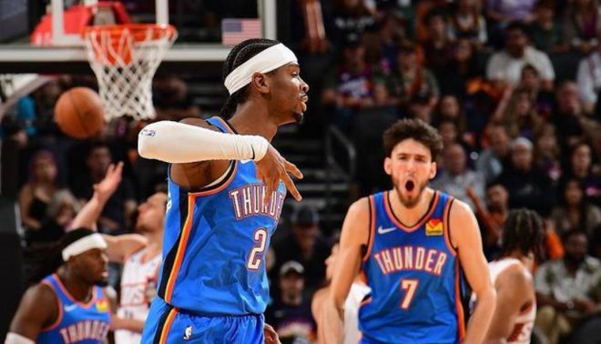 杜兰特伤退：冲突吃T+90度崴脚被搀扶离场 还需打3场才能评奖.