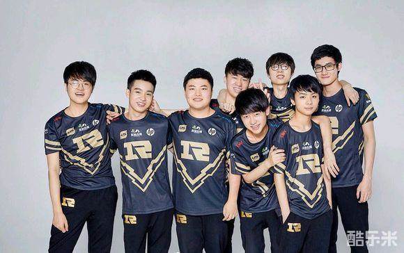 他在防守反 他在防守反